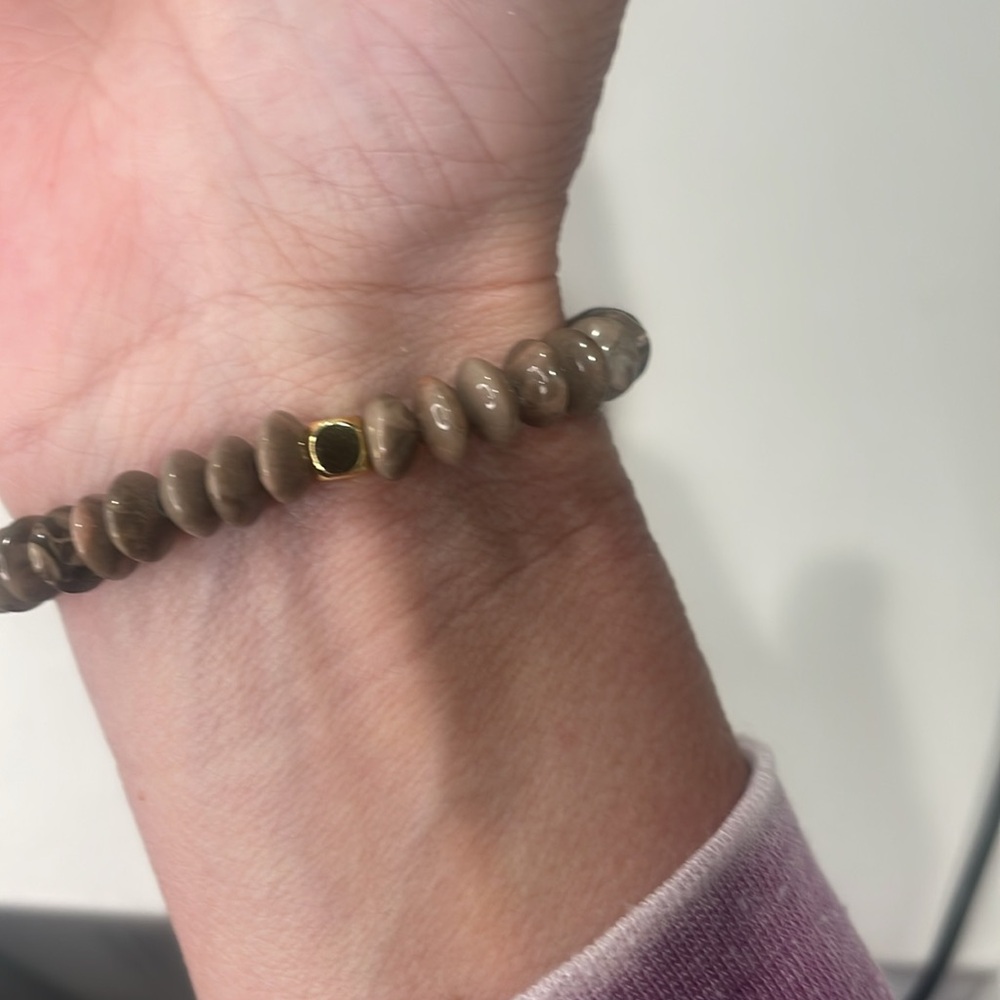 Hot chocolate & whipped cream bracelet- agate & mother of pearl - Picture 5 of 5